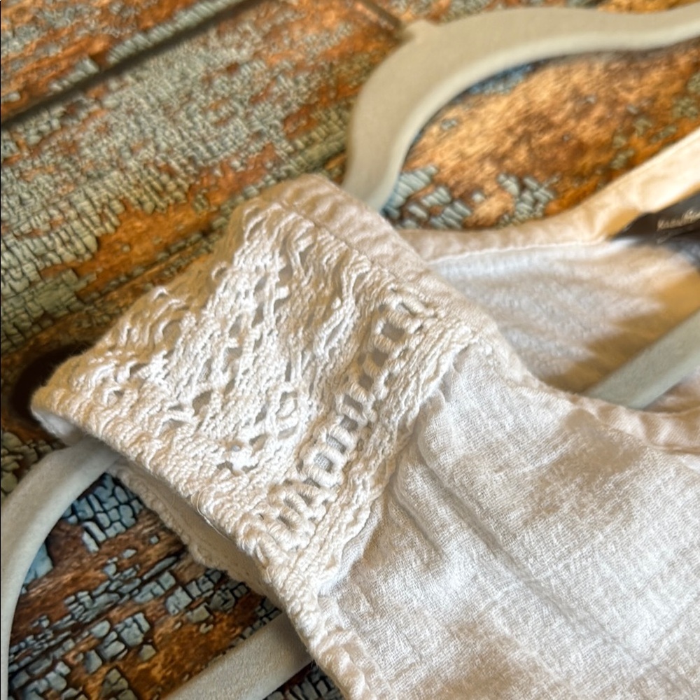 Eddie Bauer White Sleeveless Smocked Blouse - Picture 3 of 5
